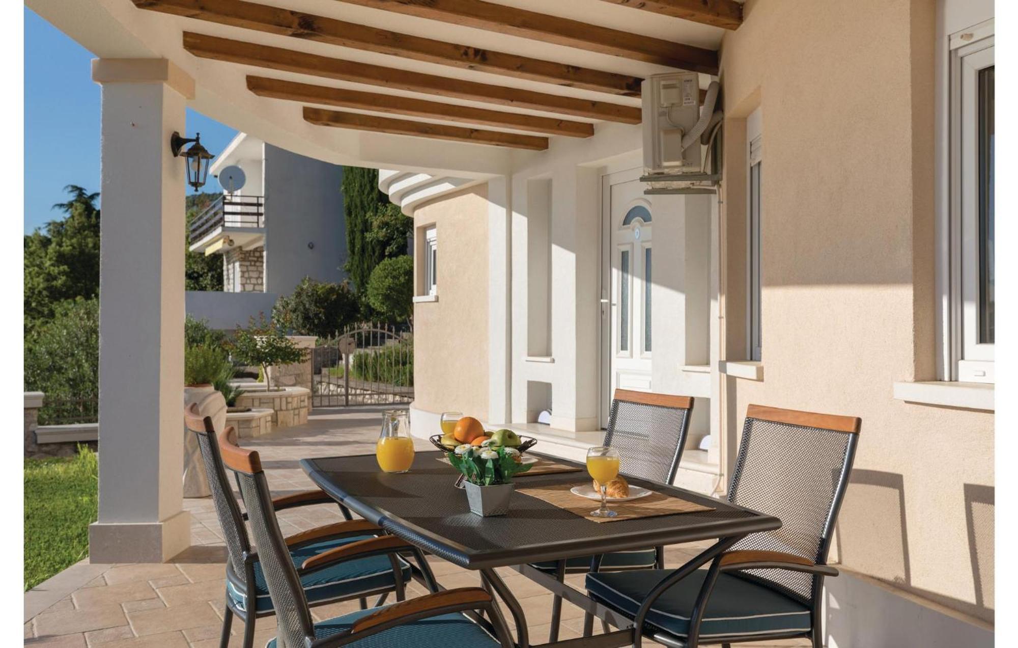 Lovely Apartment In Komarna With House Sea View Klek Exteriör bild