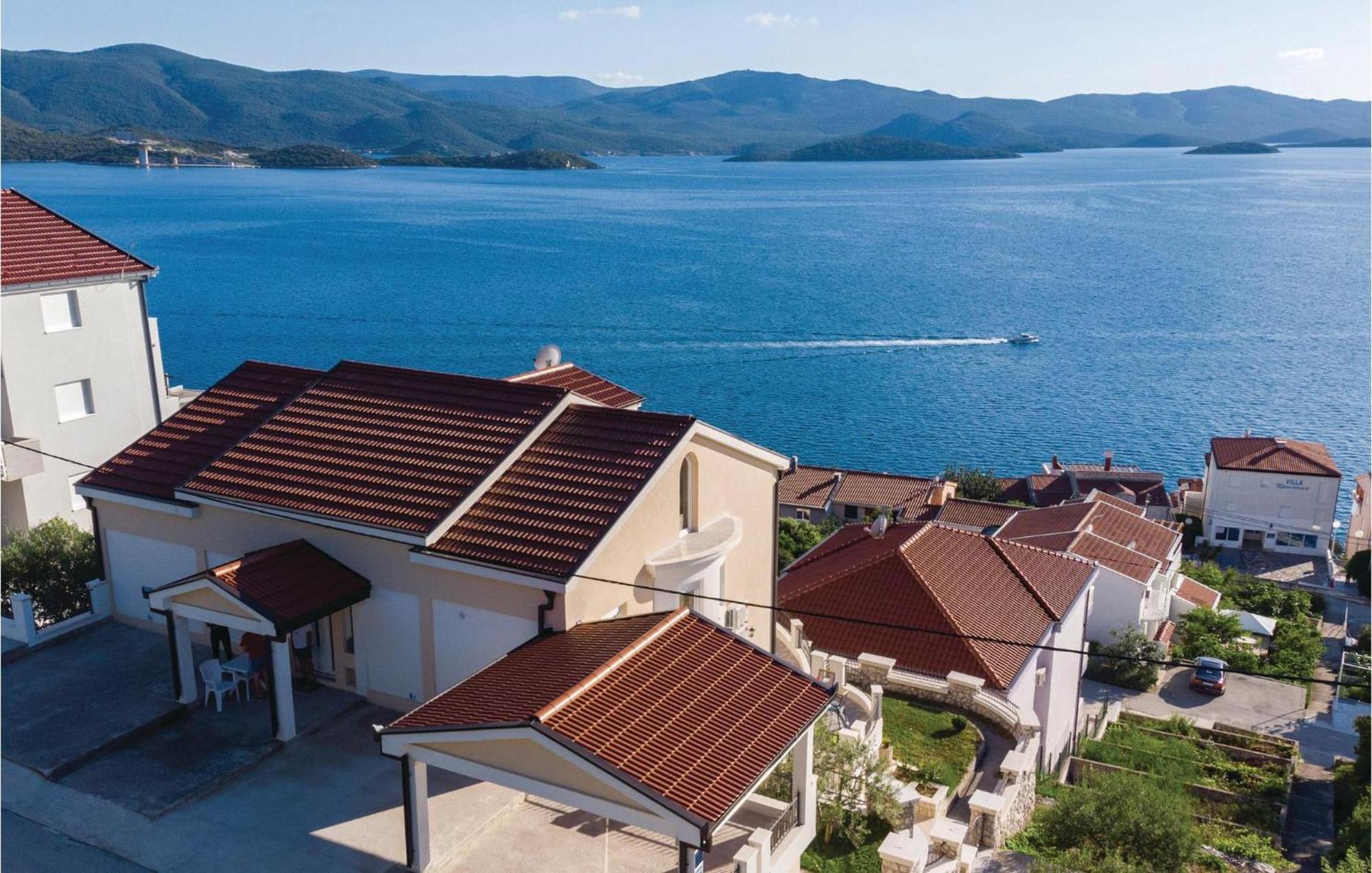 Lovely Apartment In Komarna With House Sea View Klek Exteriör bild