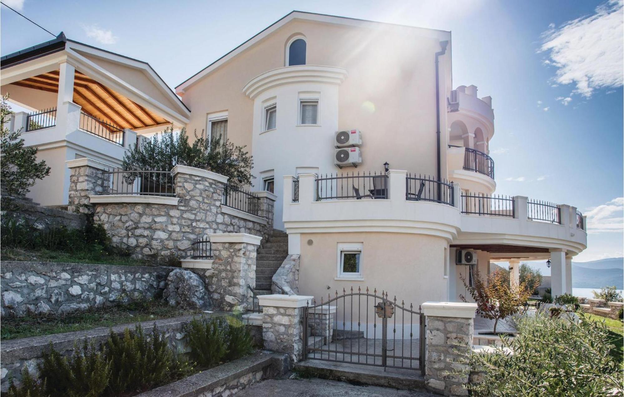 Lovely Apartment In Komarna With House Sea View Klek Exteriör bild
