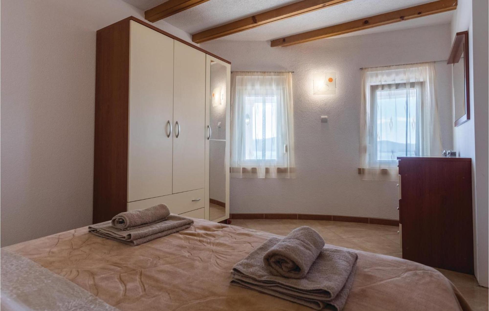Lovely Apartment In Komarna With House Sea View Klek Exteriör bild